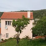Semesterbostad House Soline